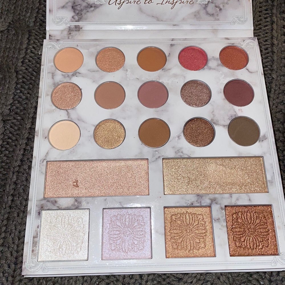 Carli Bybel Deluxe Edition Pallette
